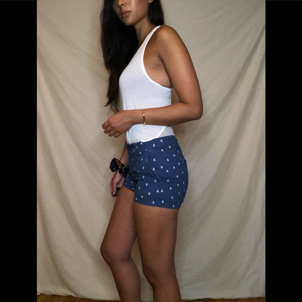 ☀️Uniqlo printed shorts with sailboats